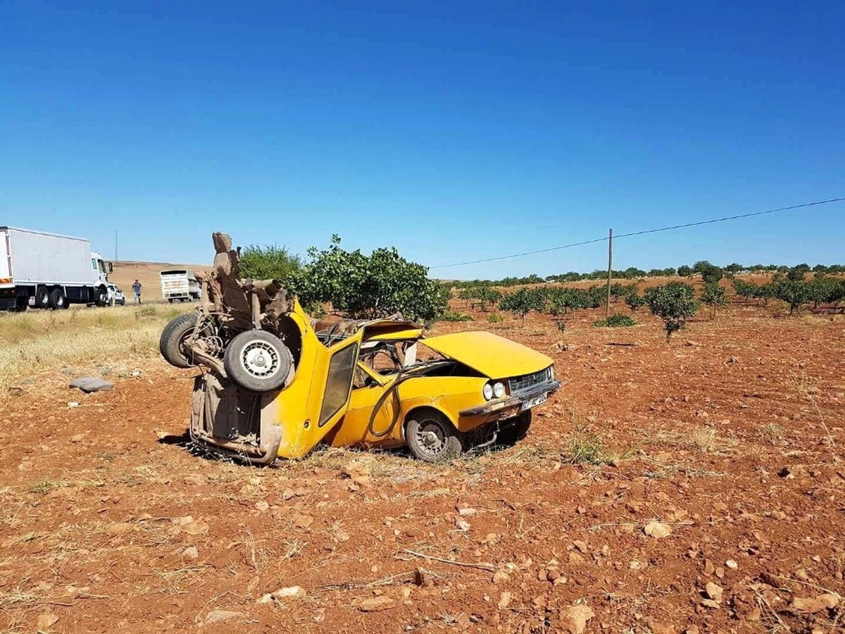 İkiye Ayrılan Otomobilden Burnu Kanamadan Kurtuldu