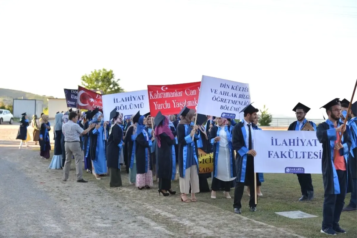 İlahiyat Fakültesi\'nde Mezuniyet Coşkusu