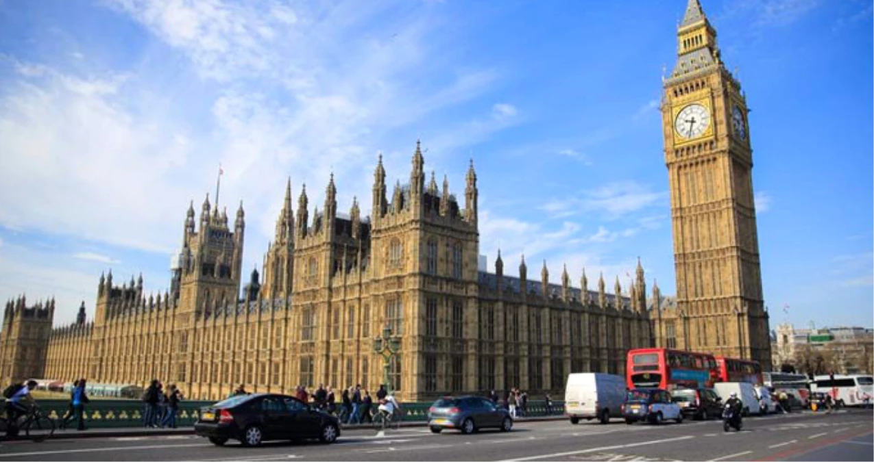 İngiltere Parlamentosu Yangın Alarmı Nedeniyle Tahliye Edildi