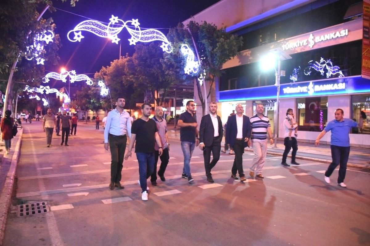 İstanbul Caddesi Işıl Işıl