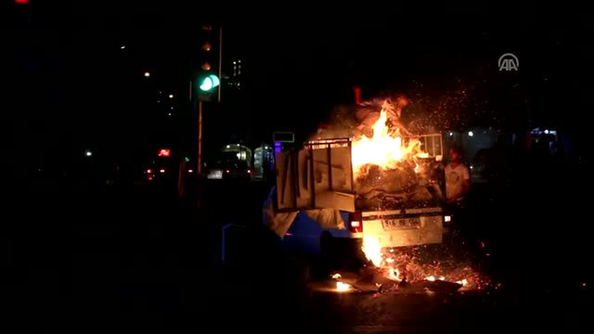 Kahramanmaraş\'ta Seyir Halindeki Araçta Yangın: 1 Kişi Yaralı
