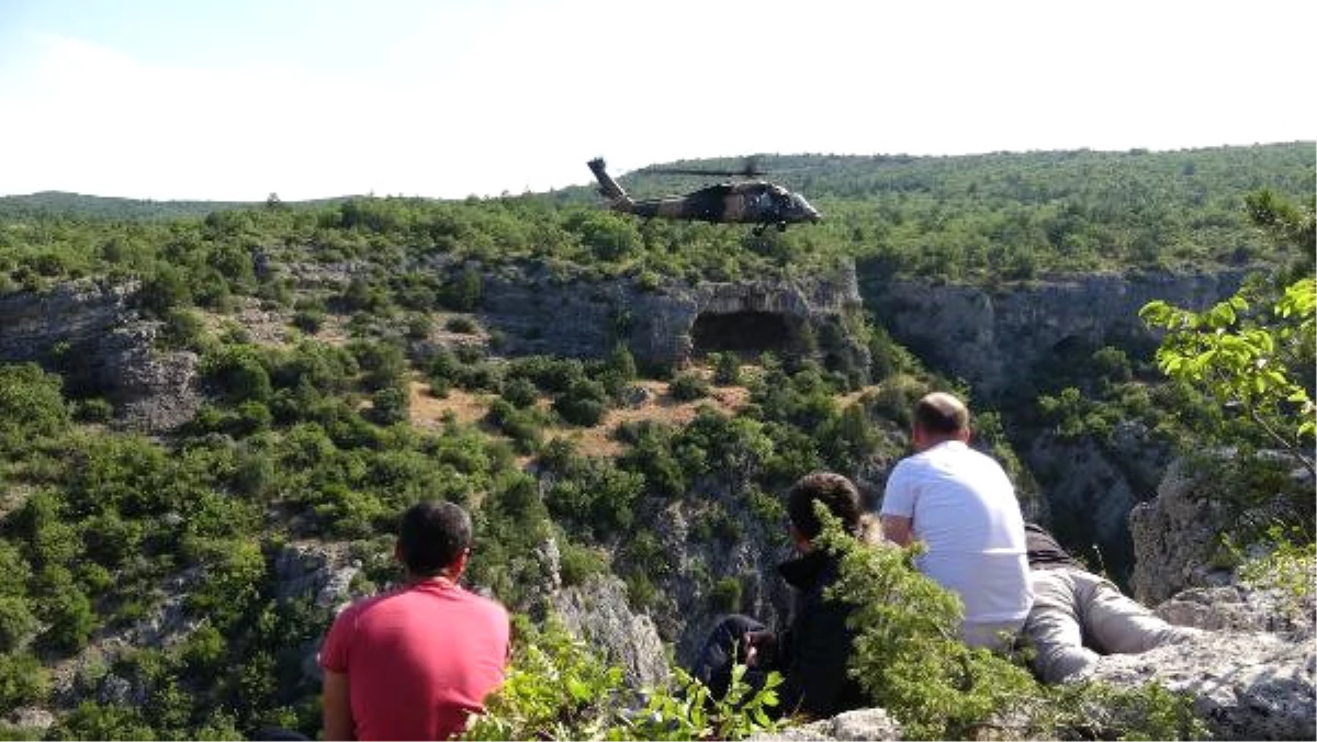 Kanyonda Mahsur Kalan 3 Kişi, Helikopterle Kurtarıldı