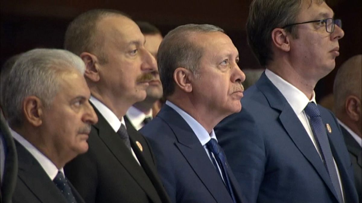 Kongrede 15 Temmuz Şehitleri Için Saygı Duruşu