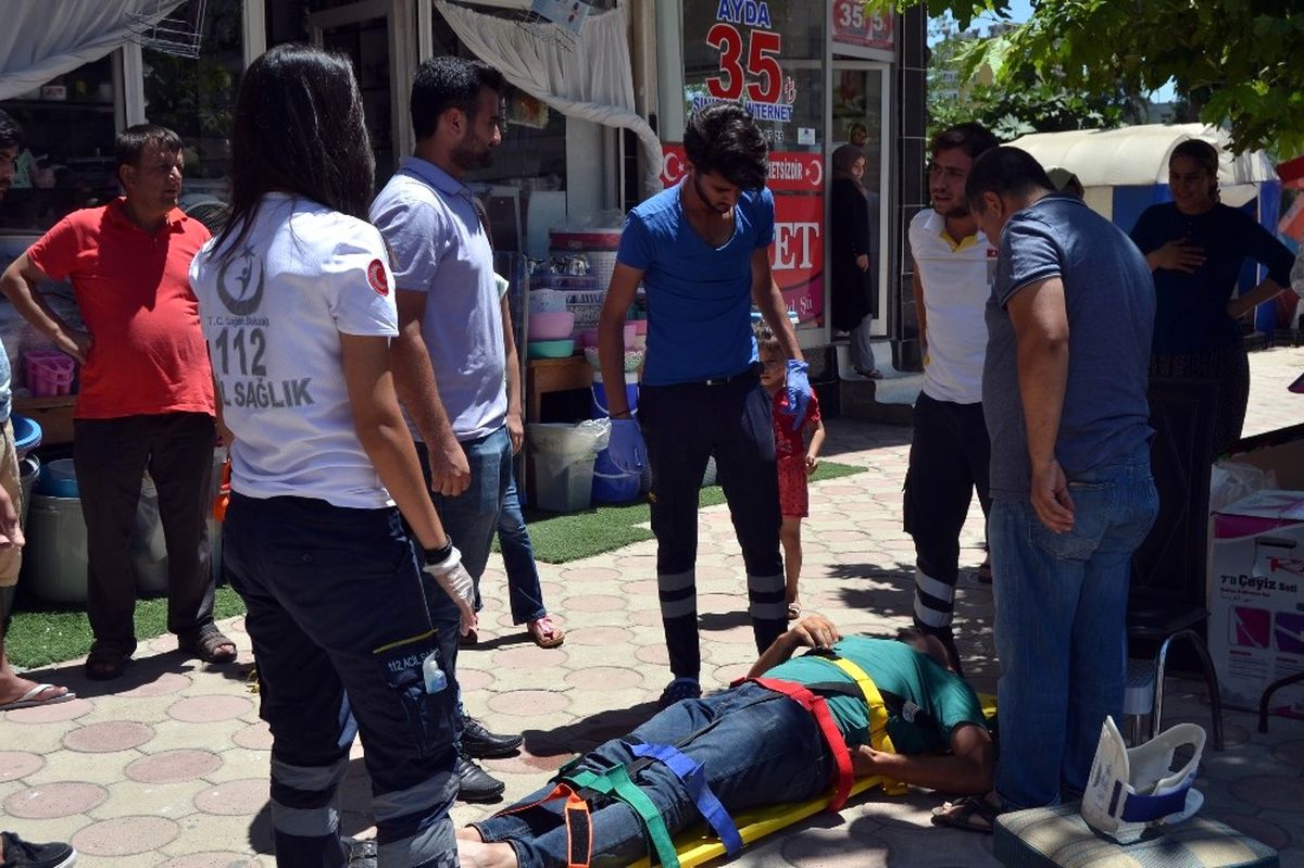Kozan\'da Elektrikli Bisikletler Çarpıştı: 2 Yaralı