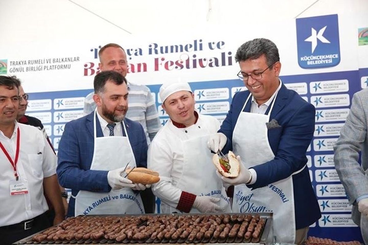 Küçükçekmece\'deki "Trakya, Rumeli ve Balkan Festivali" Renkli Görüntülere Sahne Oldu