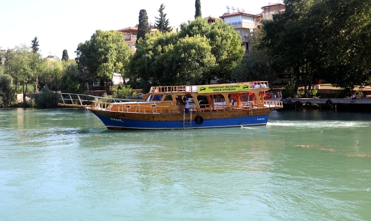 Manavgat Belediyesinden Ücretsiz "Nehir Otobüsü"