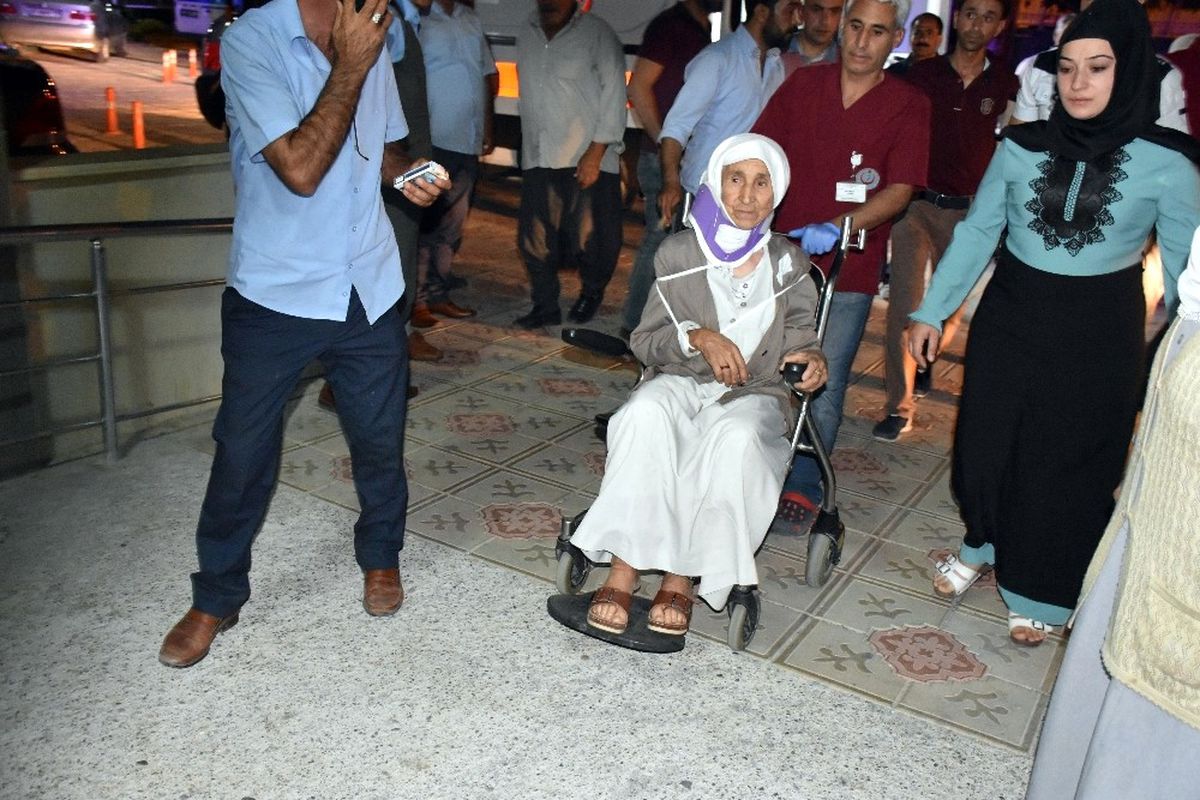 Otomobil Şarampole Yuvarlandı: 5 Yaralı