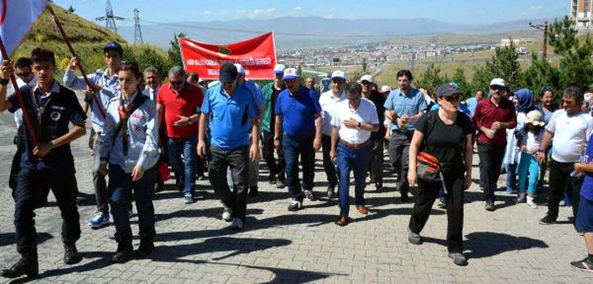 Palandöken Dağlarını Keşif İçin Yürüdüler