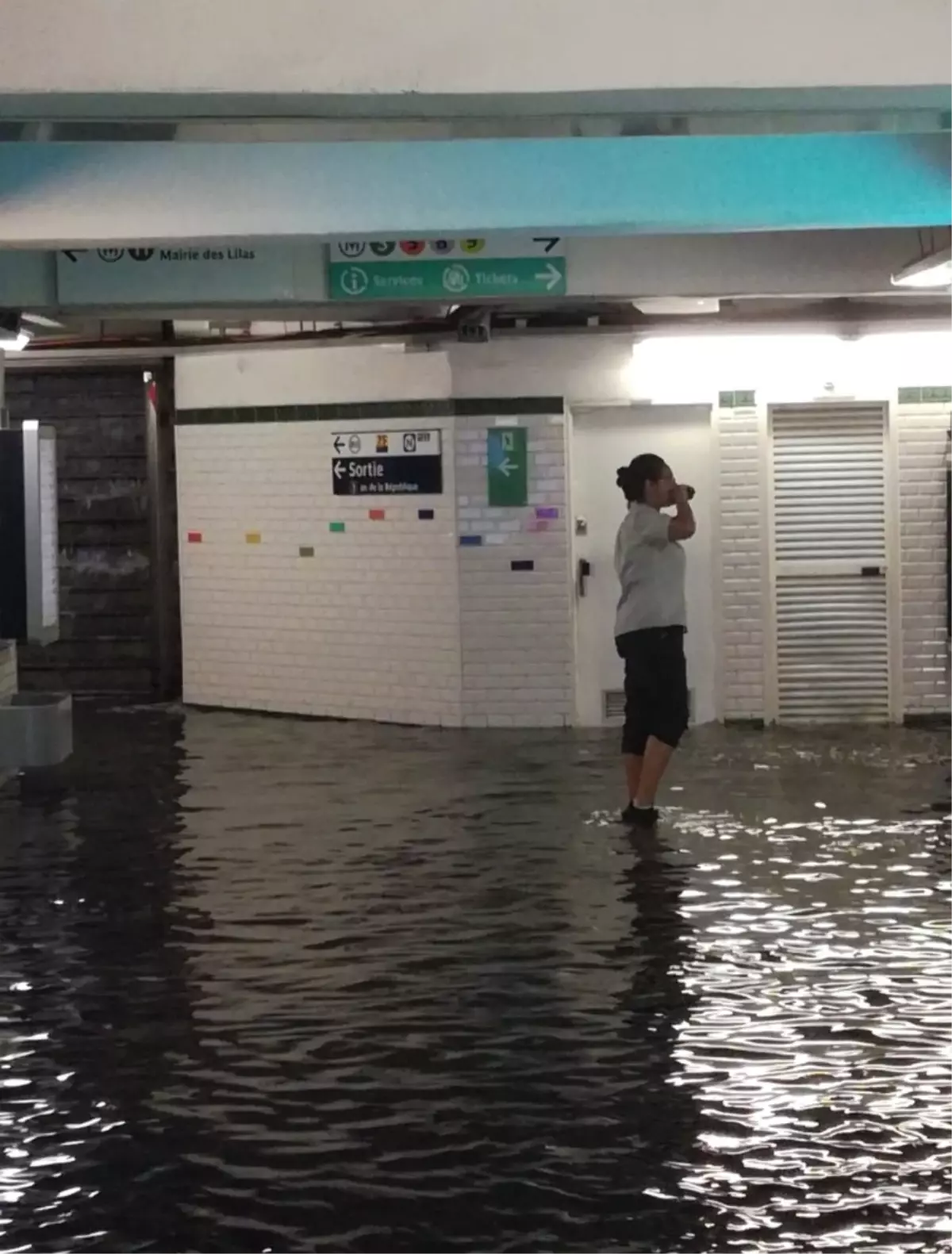 Paris Metrosu Sular Altında