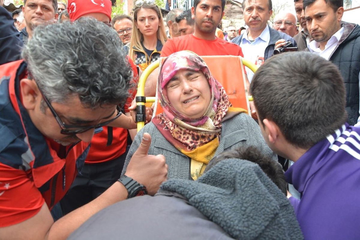 Şehit Eşinin Acısına Dayanamadı