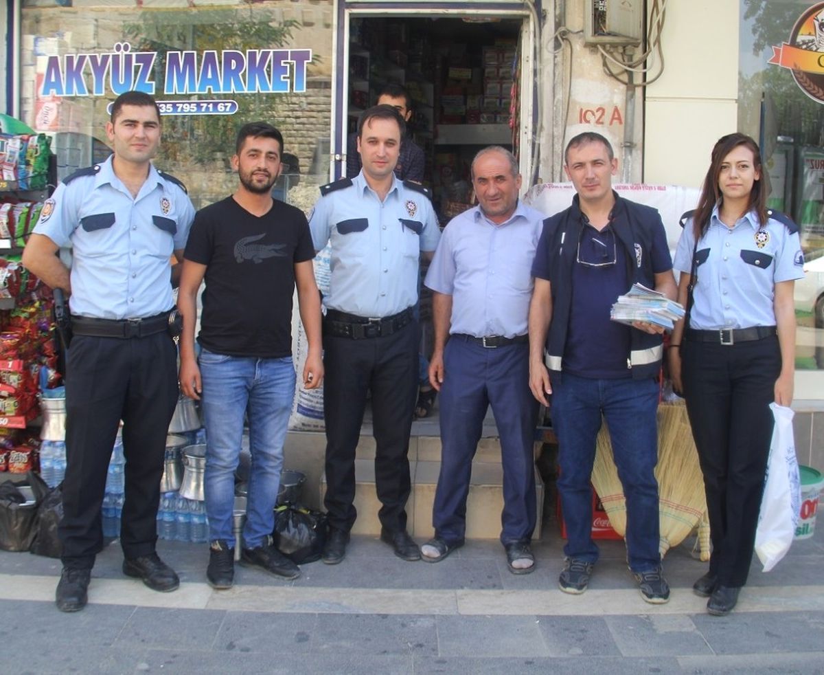 Silvan\'da Polis, Esnaf ve Halkla Buluştu