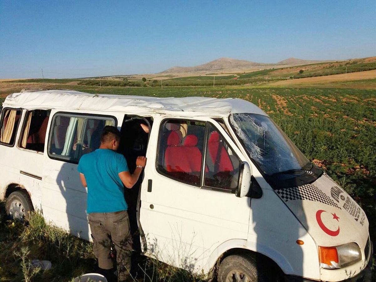 Tarım Işçilerini Taşıyan Minibüs Devrildi: 17 Yaralı