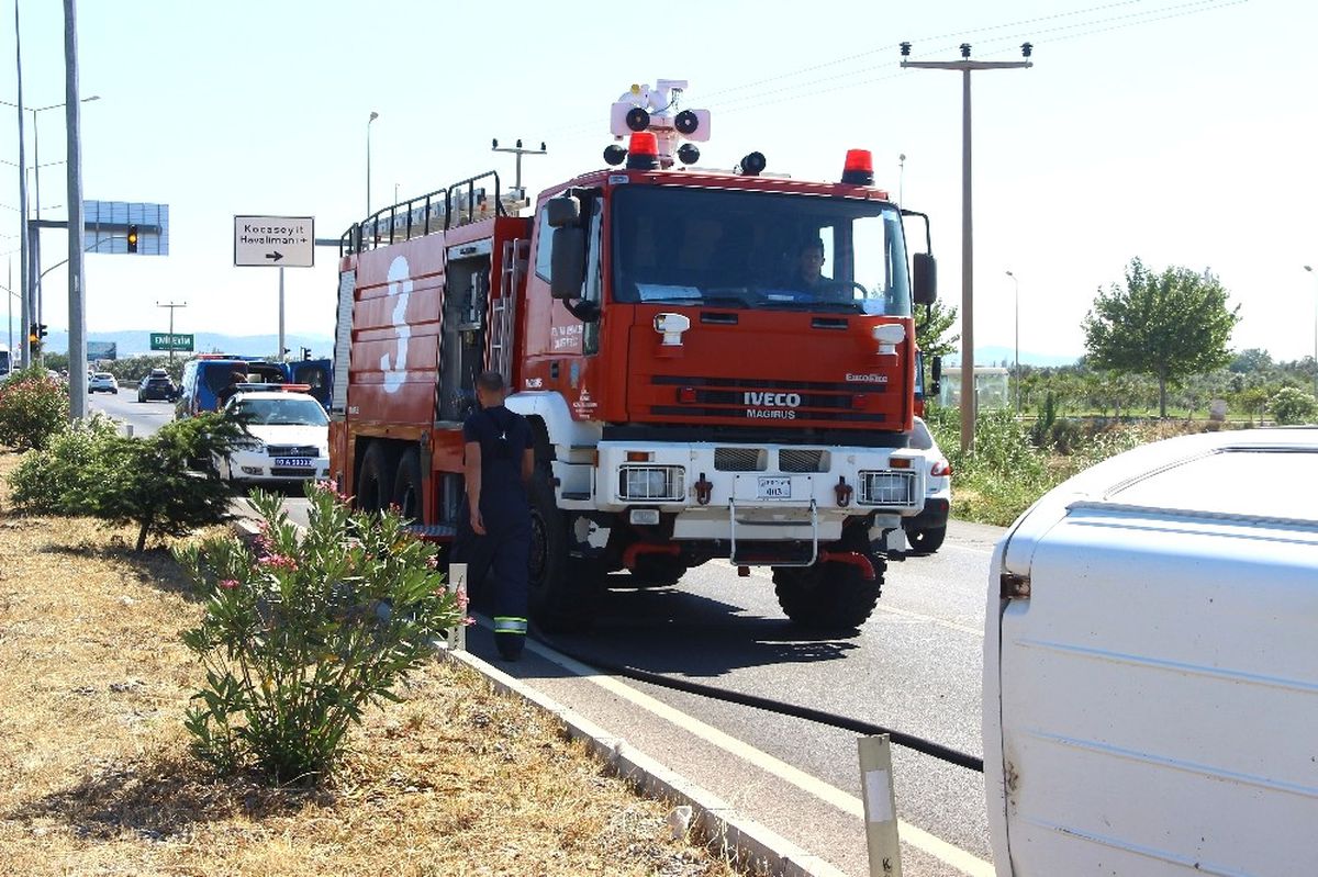 Trafik Kazasına Havalimanı İtfaiyesi Müdahale Etti