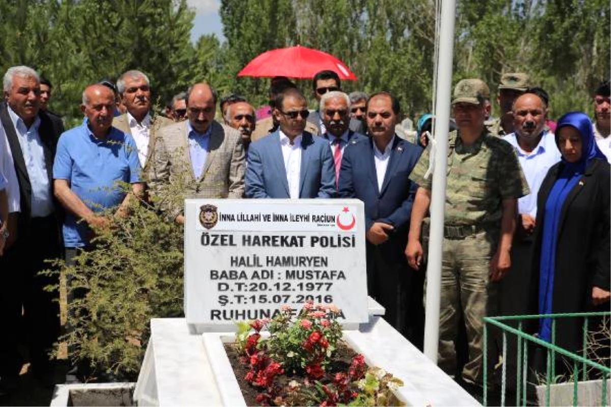 15 Temmuz Şehidi Özel Harekat Polisi Hail Hamuryen Mezarı Başında Anıldı.