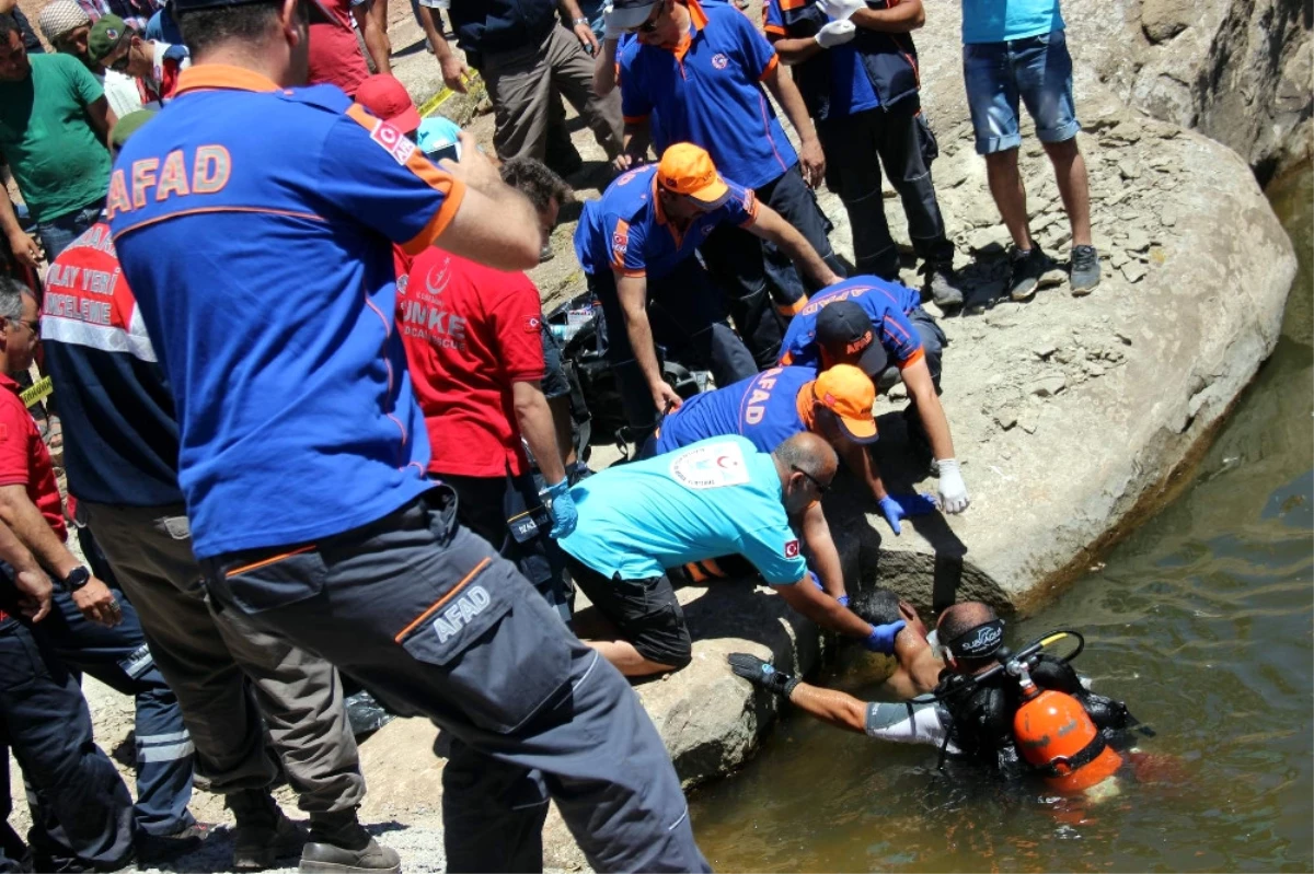 17 Yaşındaki Çoban Serinlemek Için Girdiği Gölette Boğuldu