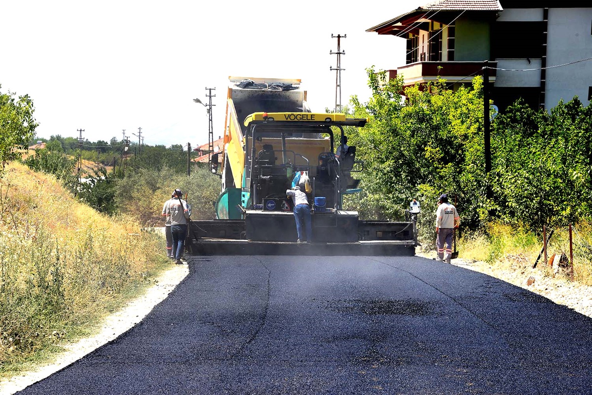 2.6 Km. Uzunluğundaki Yola Sıcak Asfalt Serildi