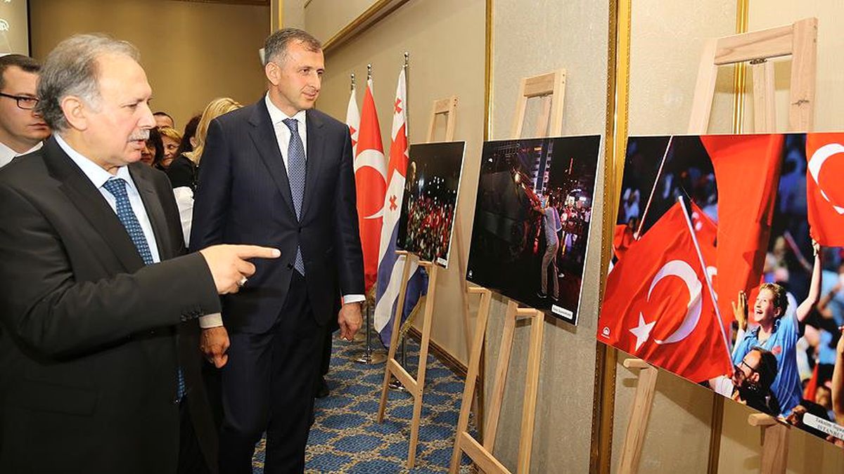 Aa Objektiflerinden Milli İradenin Yükselişi Sergisi" Batum\'da Açıldı