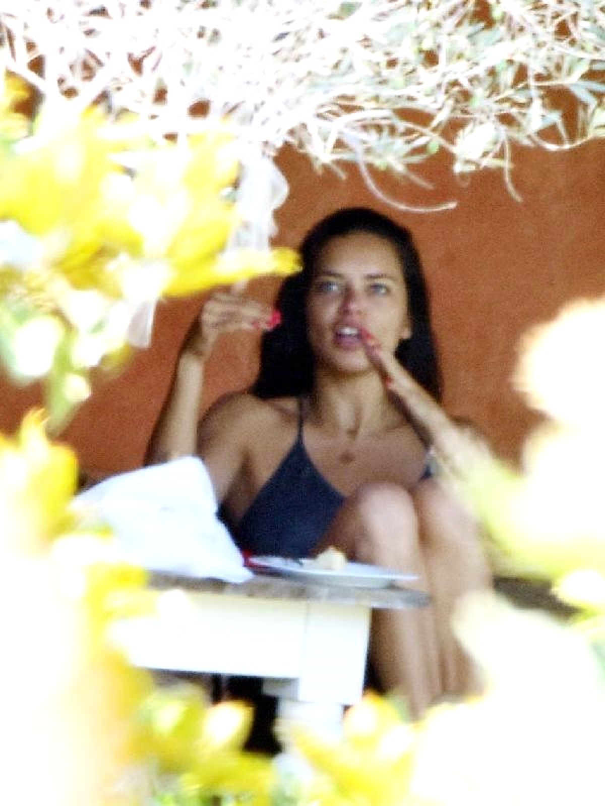 Adriana Lima Güne Erkek Arkadaşı ile Kahvaltı Yaparak Başladı