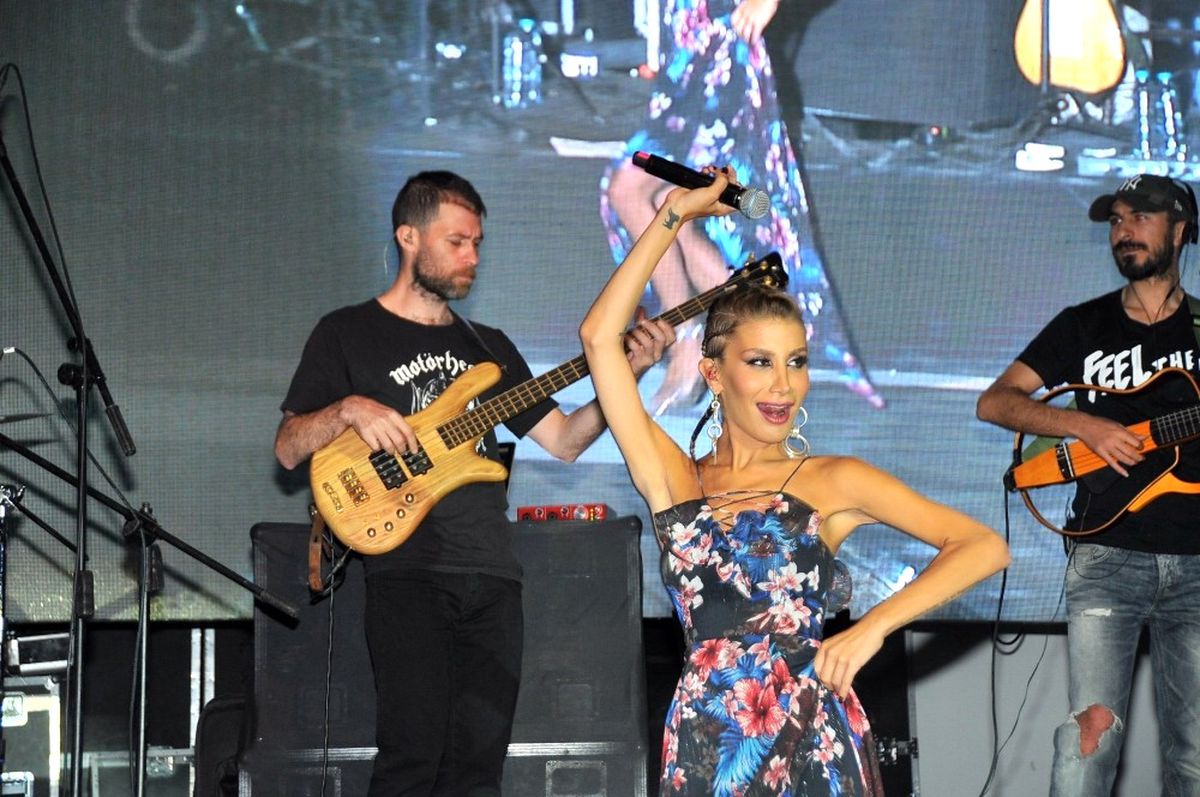 Akşehir İrem Derici ile Coştu