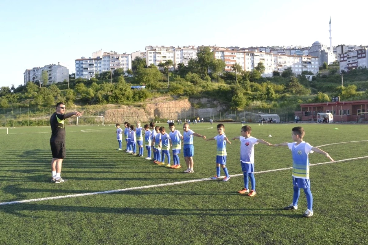 Alaplı Belediye Yaz Spor Okulu Futbol ile Start Aldı