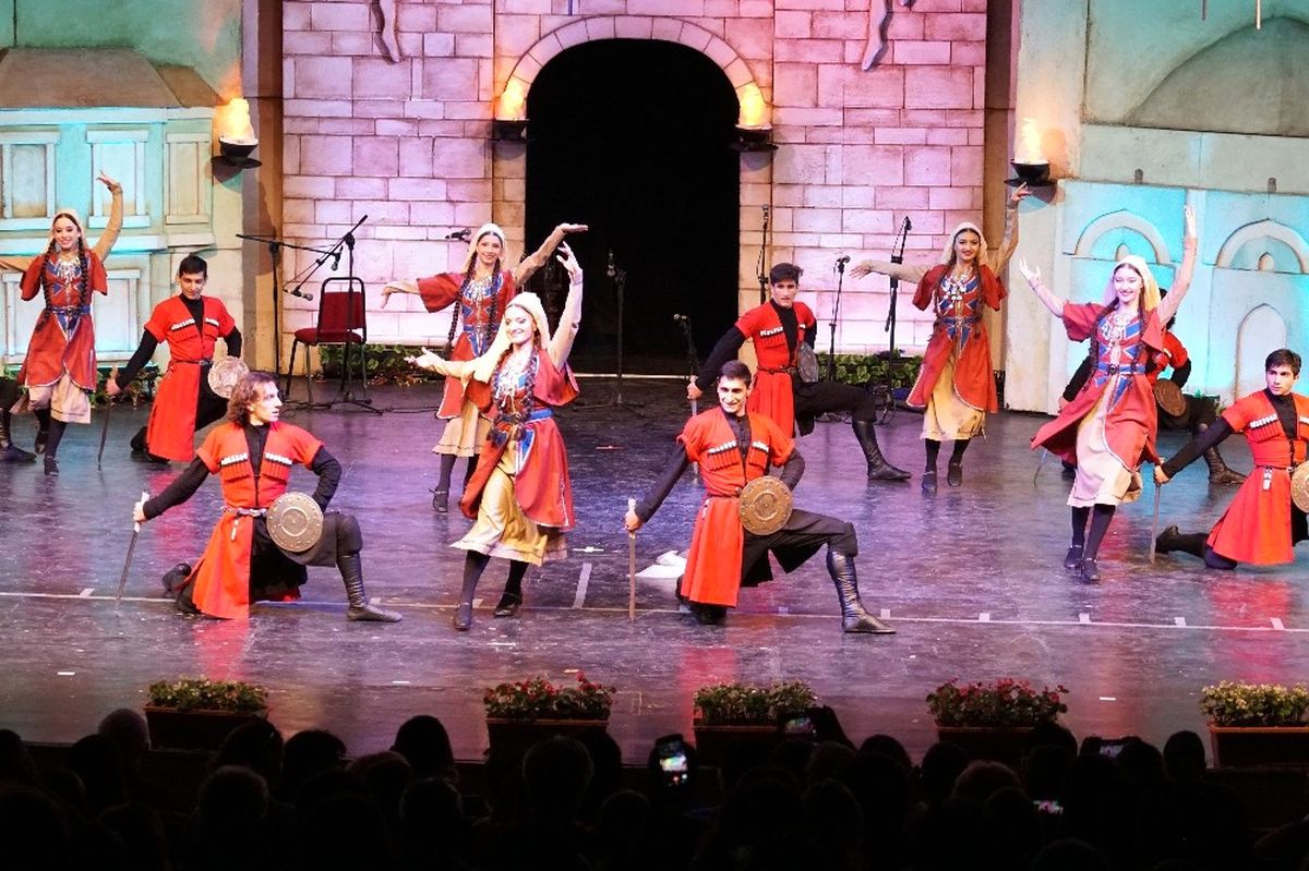 Altın Karagöz\' ile Görsel Şölen