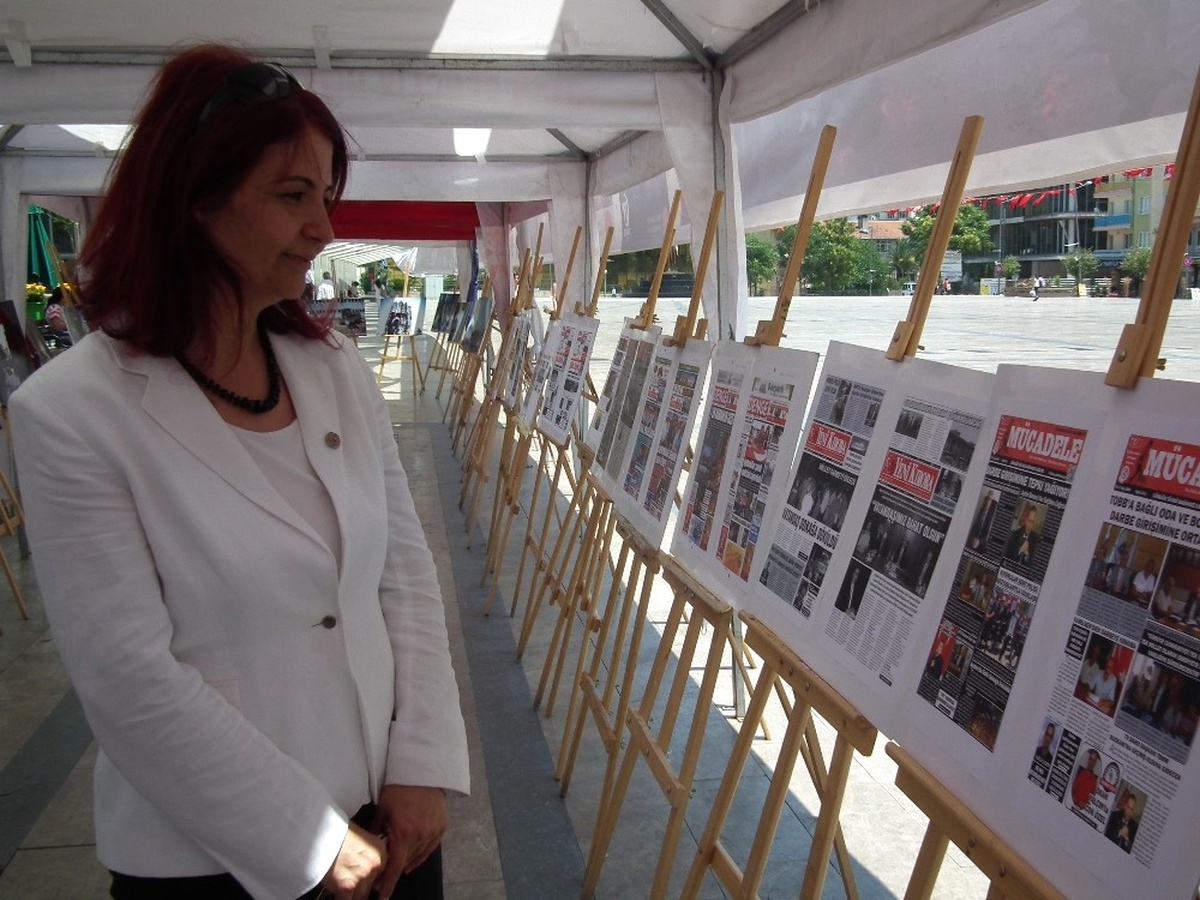Aydın\'da 15 Temmuz Fotoğraf ve Gazete Başlıkları Sergisi