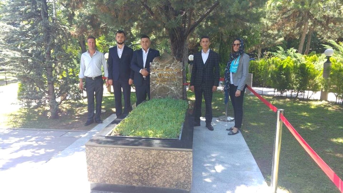 Bahçeli\'ye 82 Numaralı Forma ile İnegöl\'ün İl Olma Mesajı