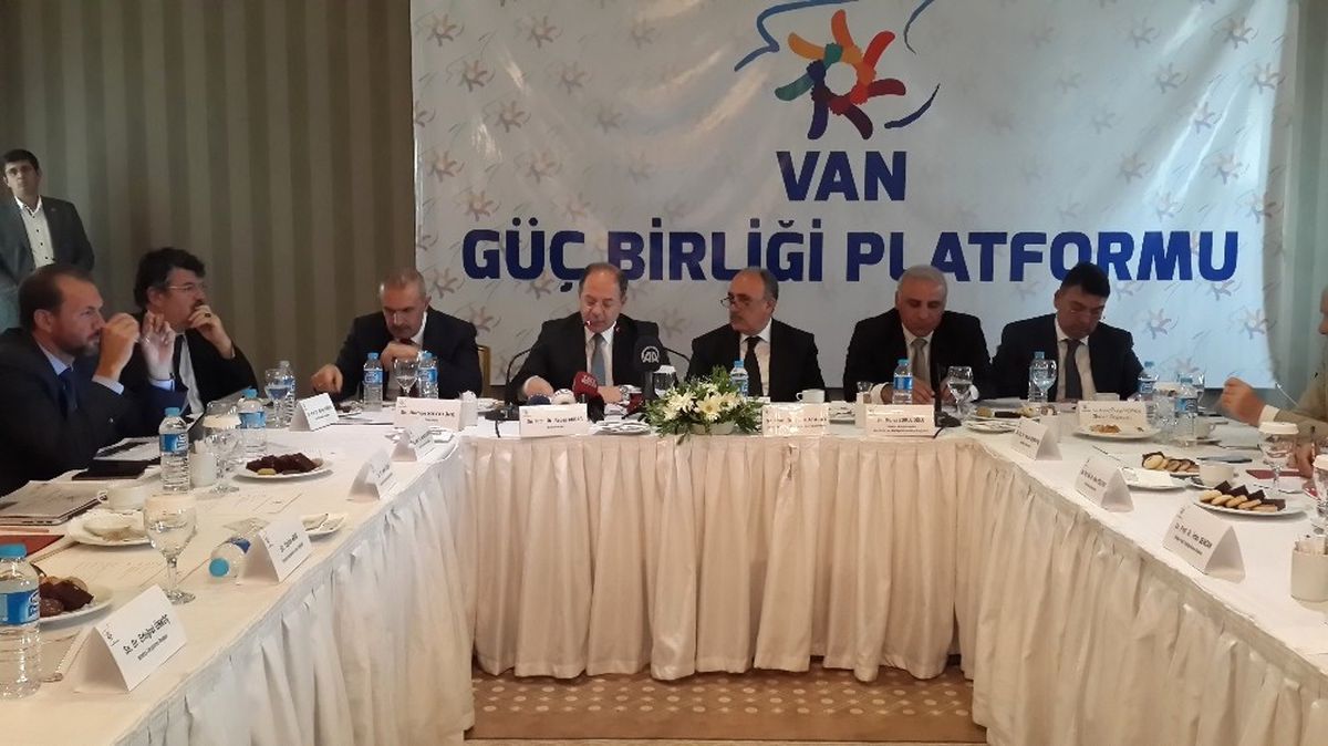 Bakan Akdağ, Van\'da Stk Temsilcileriyle Bir Araya Geldi