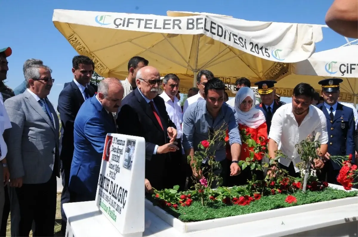 Bakan Avcı 15 Temmuz Şehidinin Kabrini Ziyaret Etti