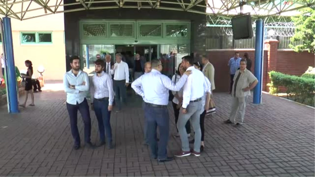 Bakan Çelik\'ten, 15 Temmuz Şehidi Ikiz Polisin Mezarına Ziyaret