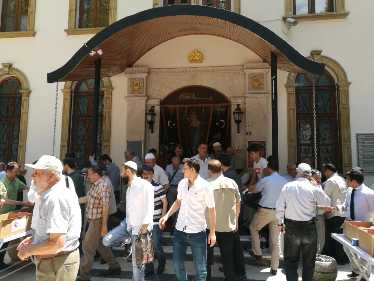 Bakan Işık Fevziye Camii\'nde Cenaze Namazına Katıldı