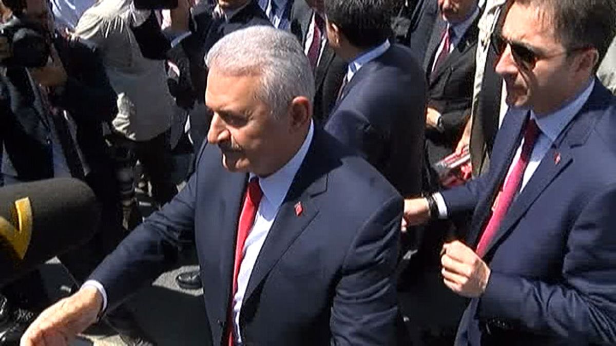 Başbakan Yıldırım\'dan 15 Temmuz Şehitliğine Ziyaret