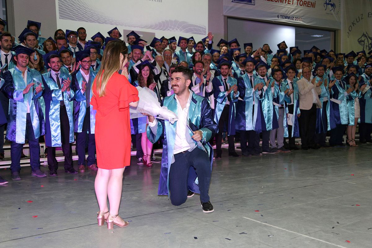 Binlerce Kişinin Önünde Romantik Teklif