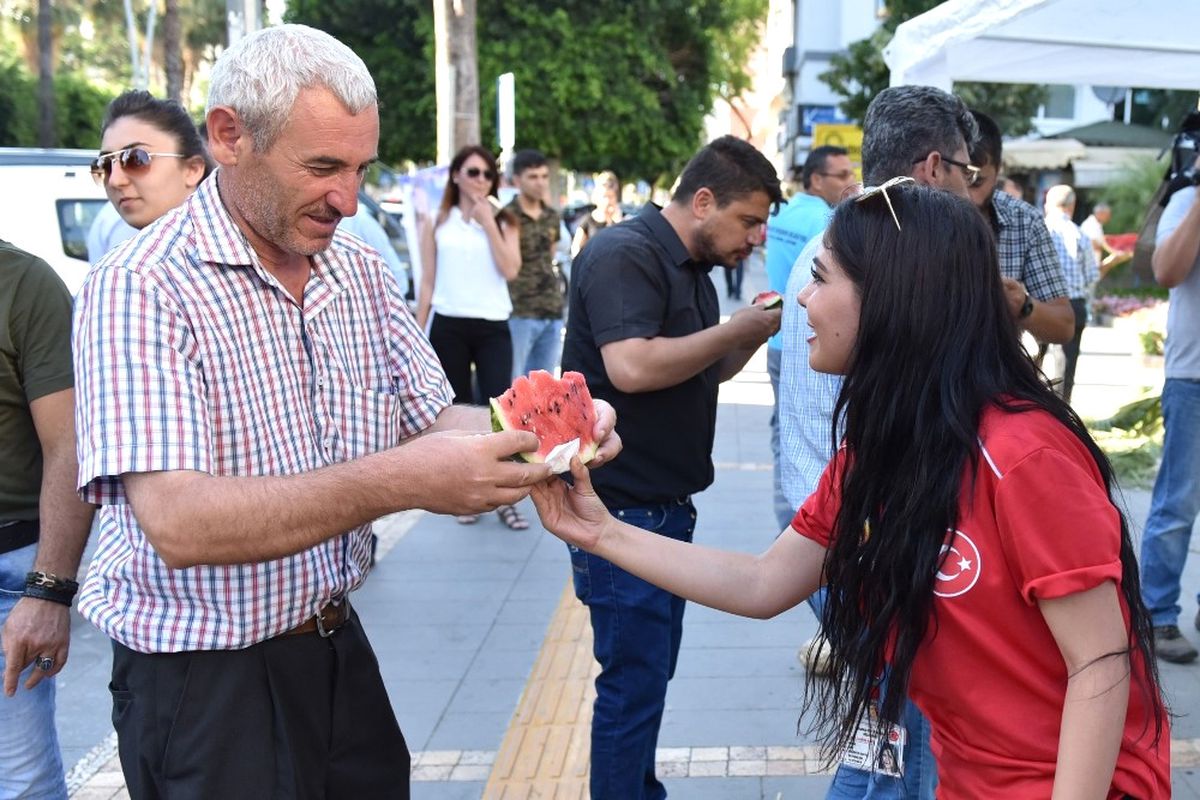 Büyükşehir\'den Karpuz İkramı
