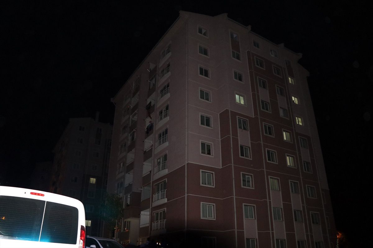 Çankırı\'da 8\'inci Kattan Düşen Kişi Öldü