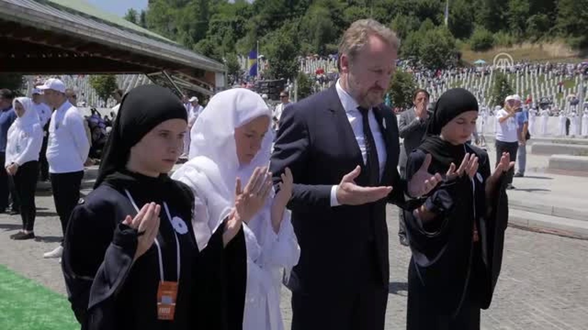 Cenaze Töreninin Ardından Potoçari\'de Sessizlik Hakim
