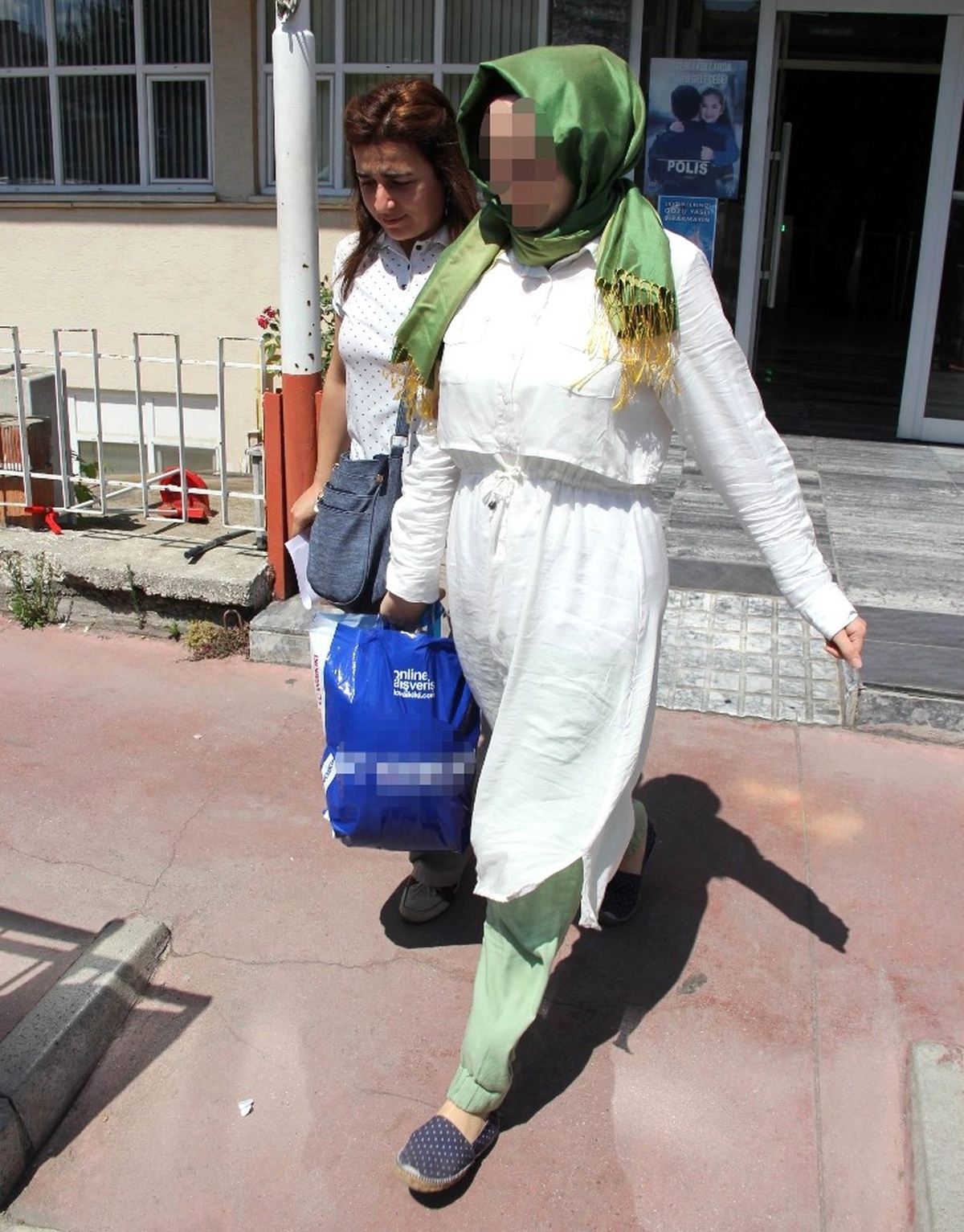 Çöpteki Fetö Kitabında Parmak İzi Çıkan Üniversiteli Gözaltına Alındı