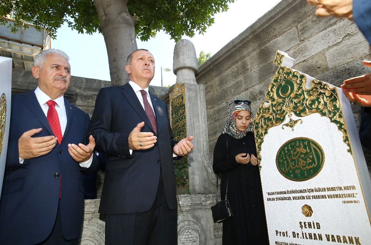 Cumhurbaşkanı Erdoğan ve Başbakan Yıldırım\'dan Varank\'ın Kabrine Ziyaret
