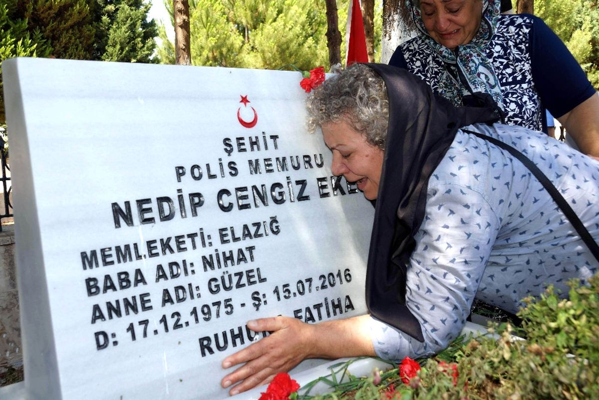 Cumhurbaşkanı\'na Suikast Girişiminde Şehit Olan Polis Anıldı