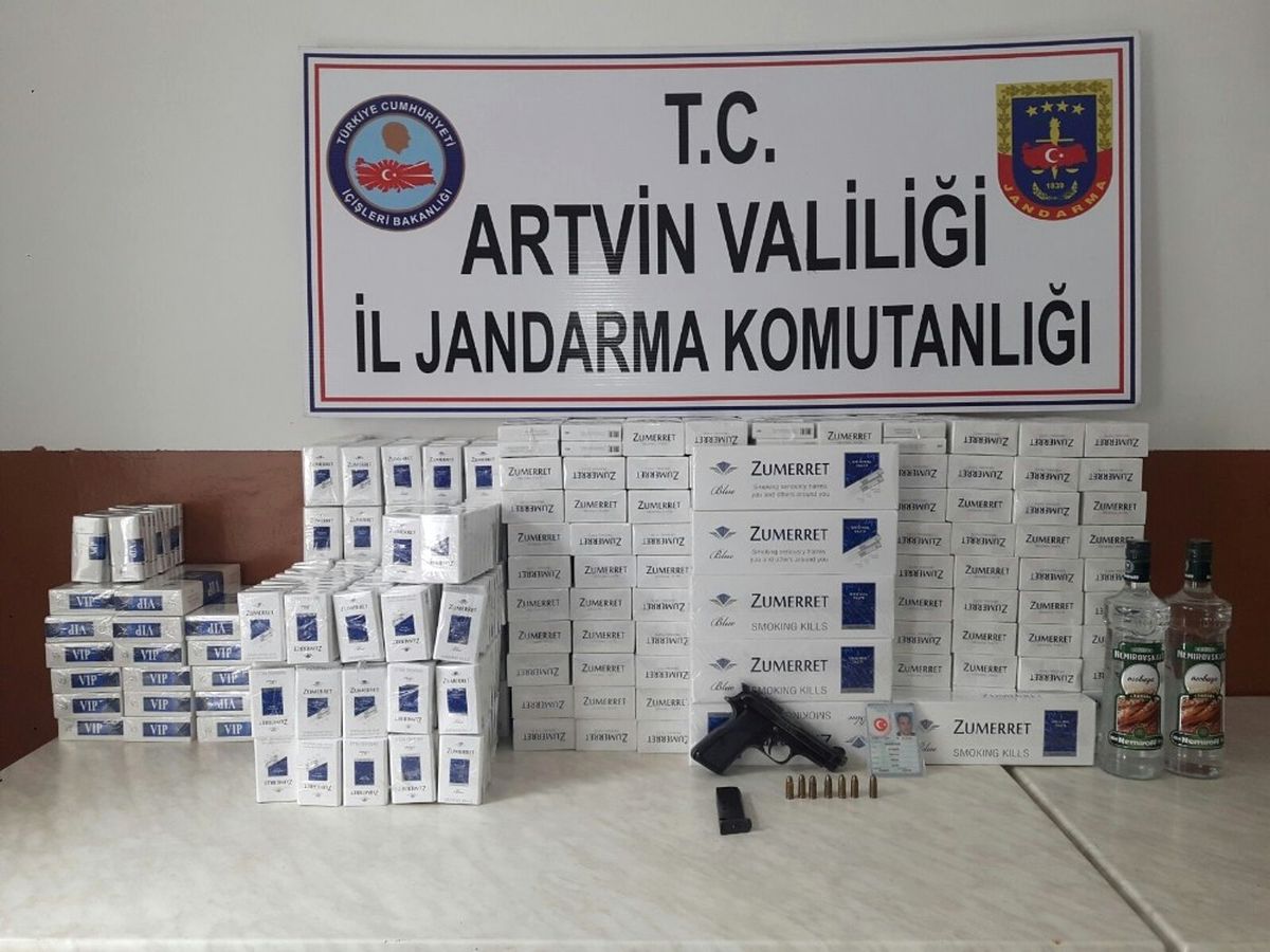 Dur" İhtarına Uymayan Araçtan Kaçak Sigara ve İçki Çıktı