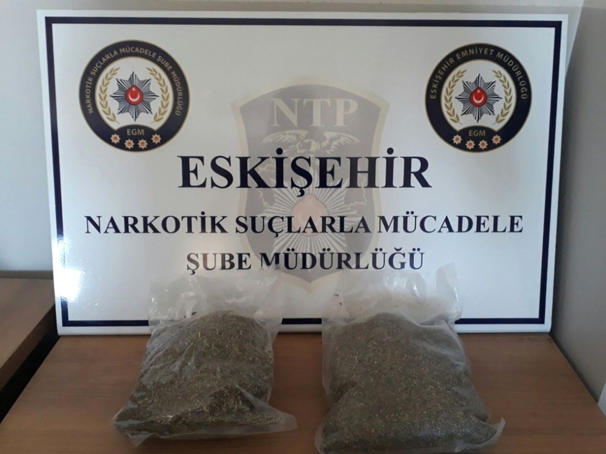 Eskişehir\'e Sokulmak İstenilen 1 Kiloluk Bonzai ile Birlikte 2 Kişi Yakalandı