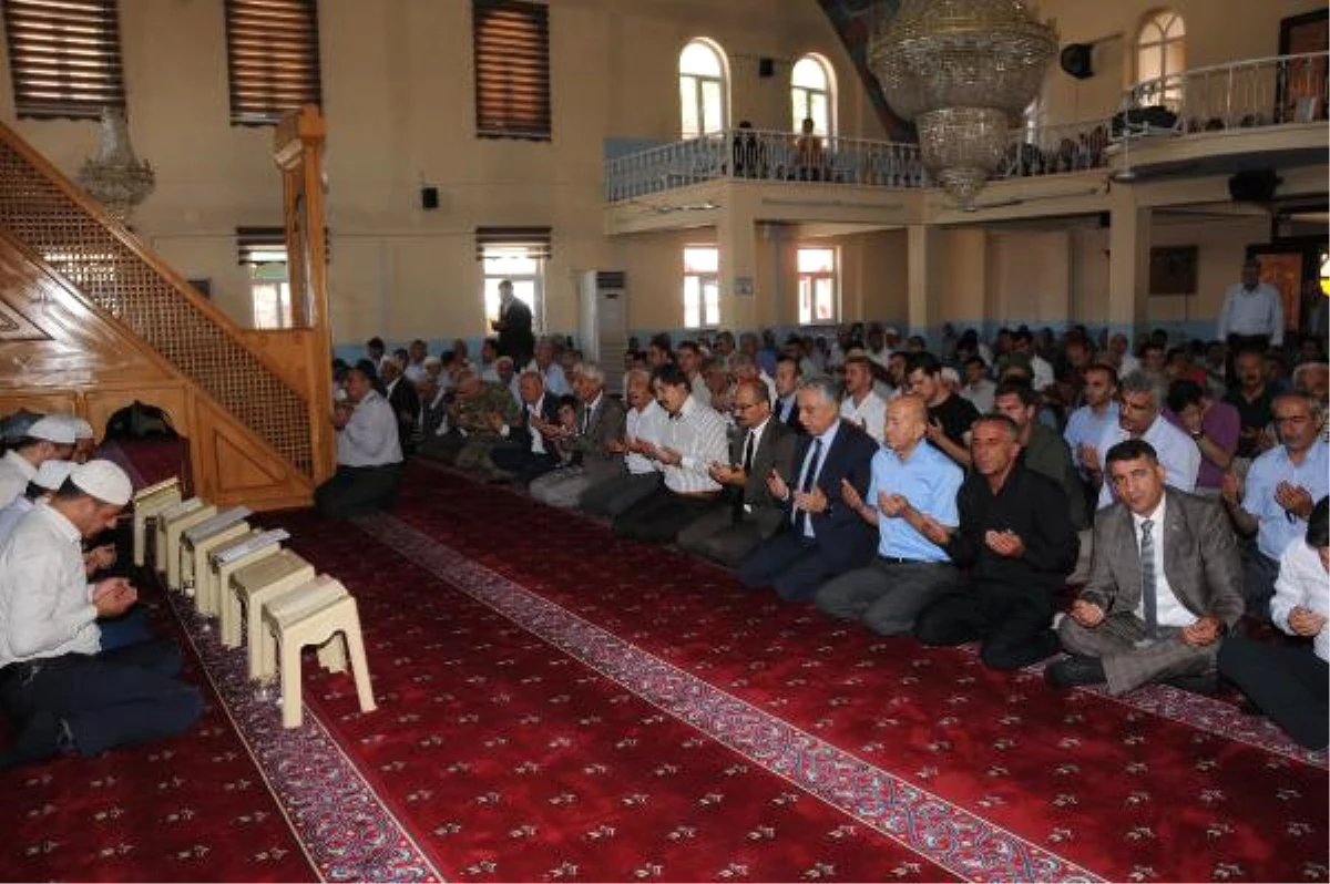 Hakkari ve Çukurca\'da 15 Temmuz Şehitleri İçin Mevlit Okutuldu