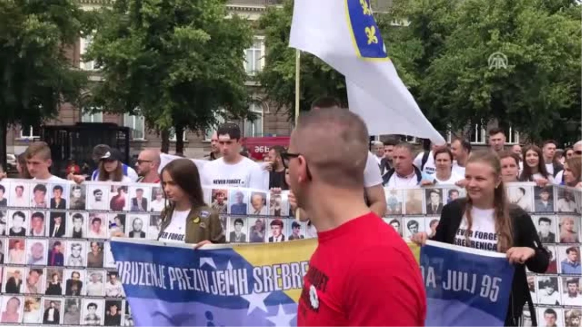 Hollanda\'da Srebrenitsa Kurbanları Anıldı
