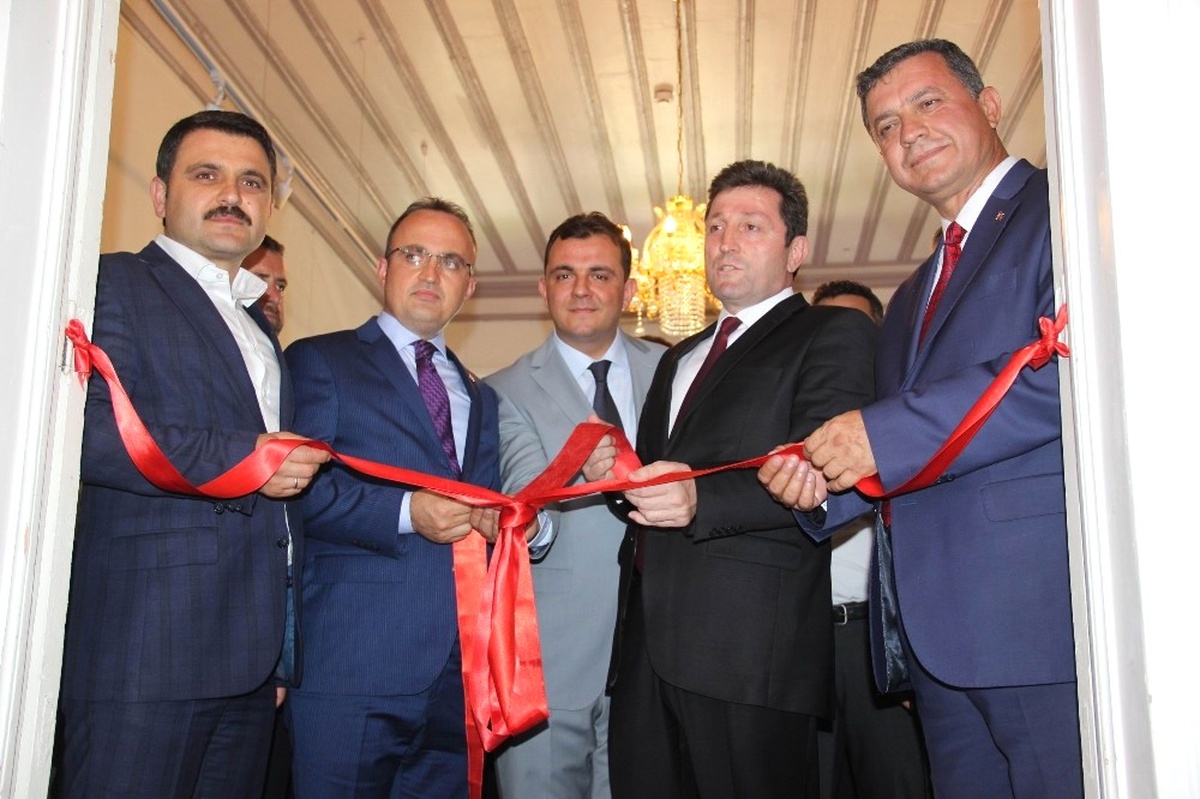 İha\'nın "Oradaydık, Unutmadık, Unutturmadık" Fotoğraf Sergisi\'ne Çanakkale\'de Büyük İlgi