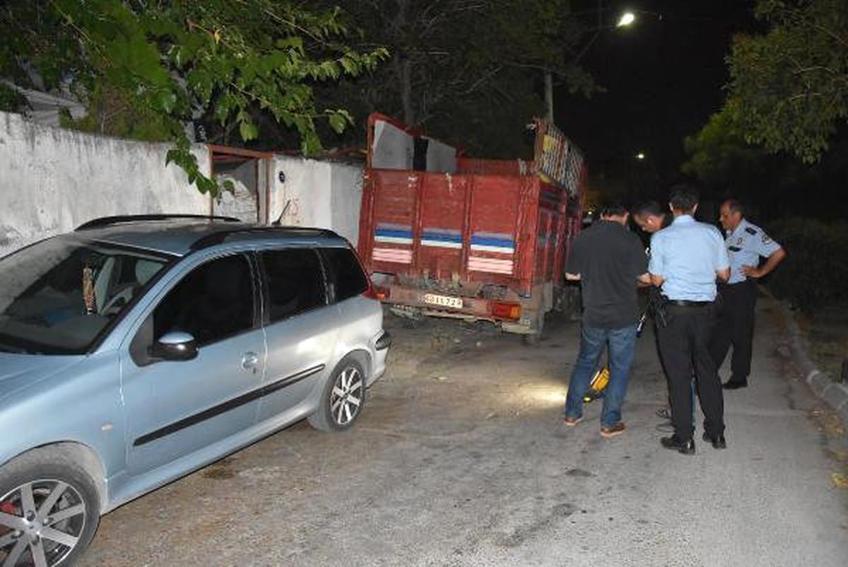 İzmir\'de Bıçaklı Kavga: 1 Ölü, 1 Yaralı
