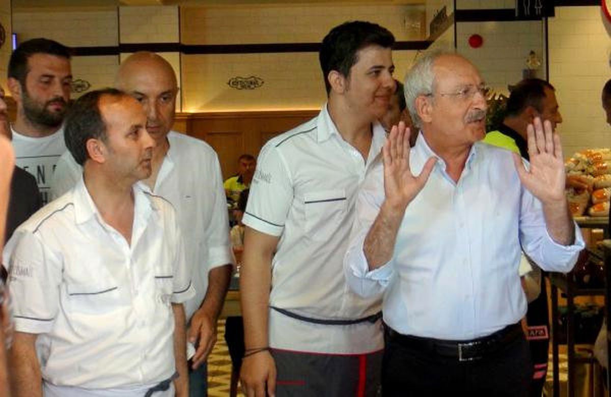 Kılıçdaroğlu, Adapazarı\'nda Islama Köfte Yedi