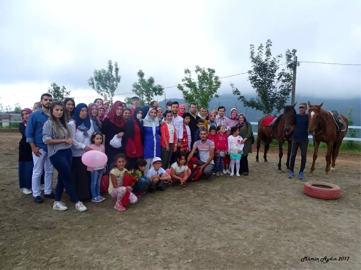 Lösemi Hastası Çocuklar At Çiftliğinde Moral Buldu