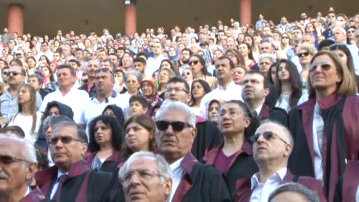 Maltepe Öğrencileri Mezuniyetlerini Hadise Konseri Ile Kutladı