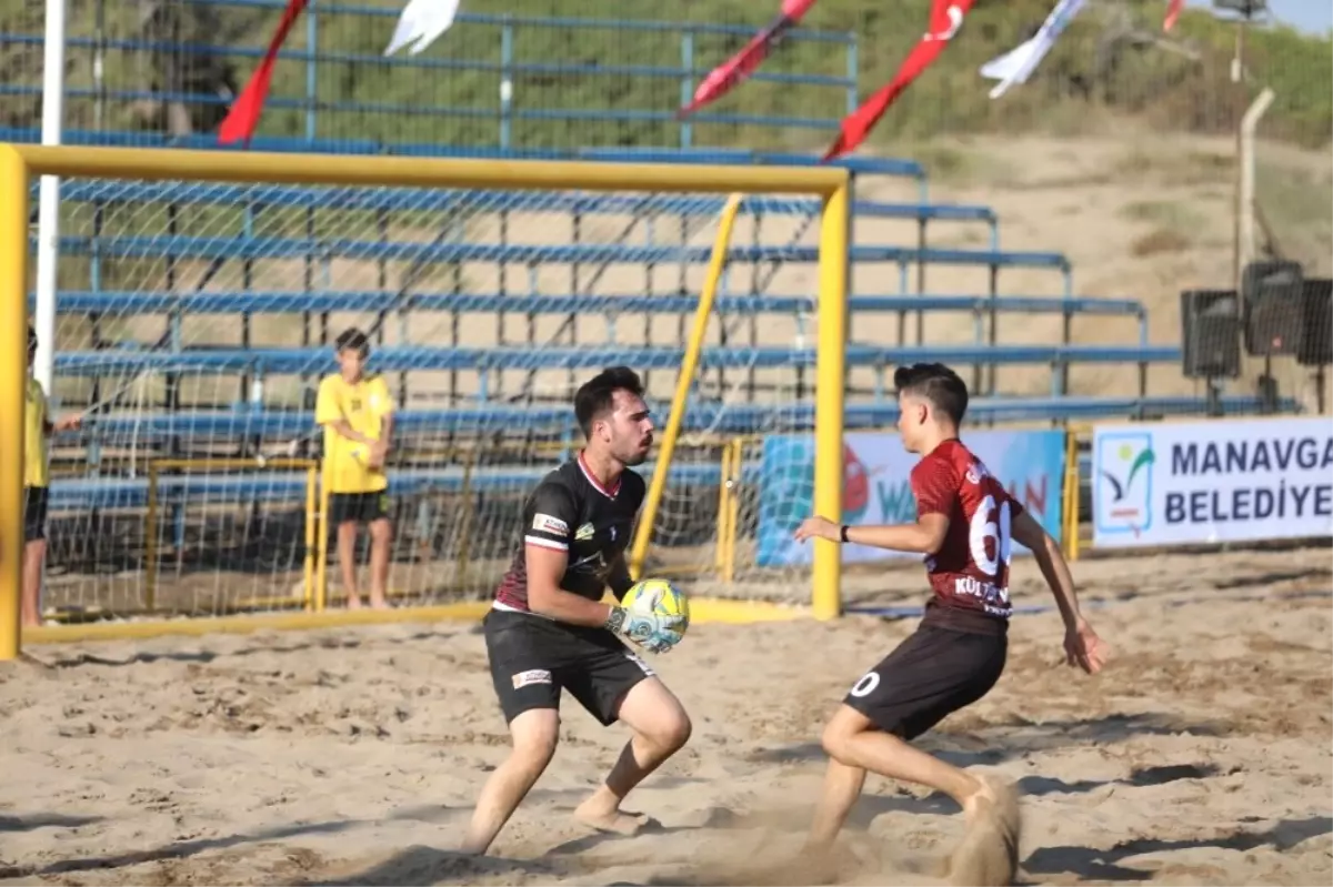 Manavgat\'ta Plaj Futbolu Heyecanı Başladı