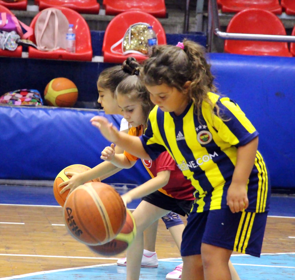 Manisa\'da Ücretsiz Yaz Spor Okulları\'na Yoğun İlgi